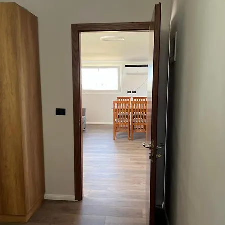 Luka, Tale Appartement Lezhë